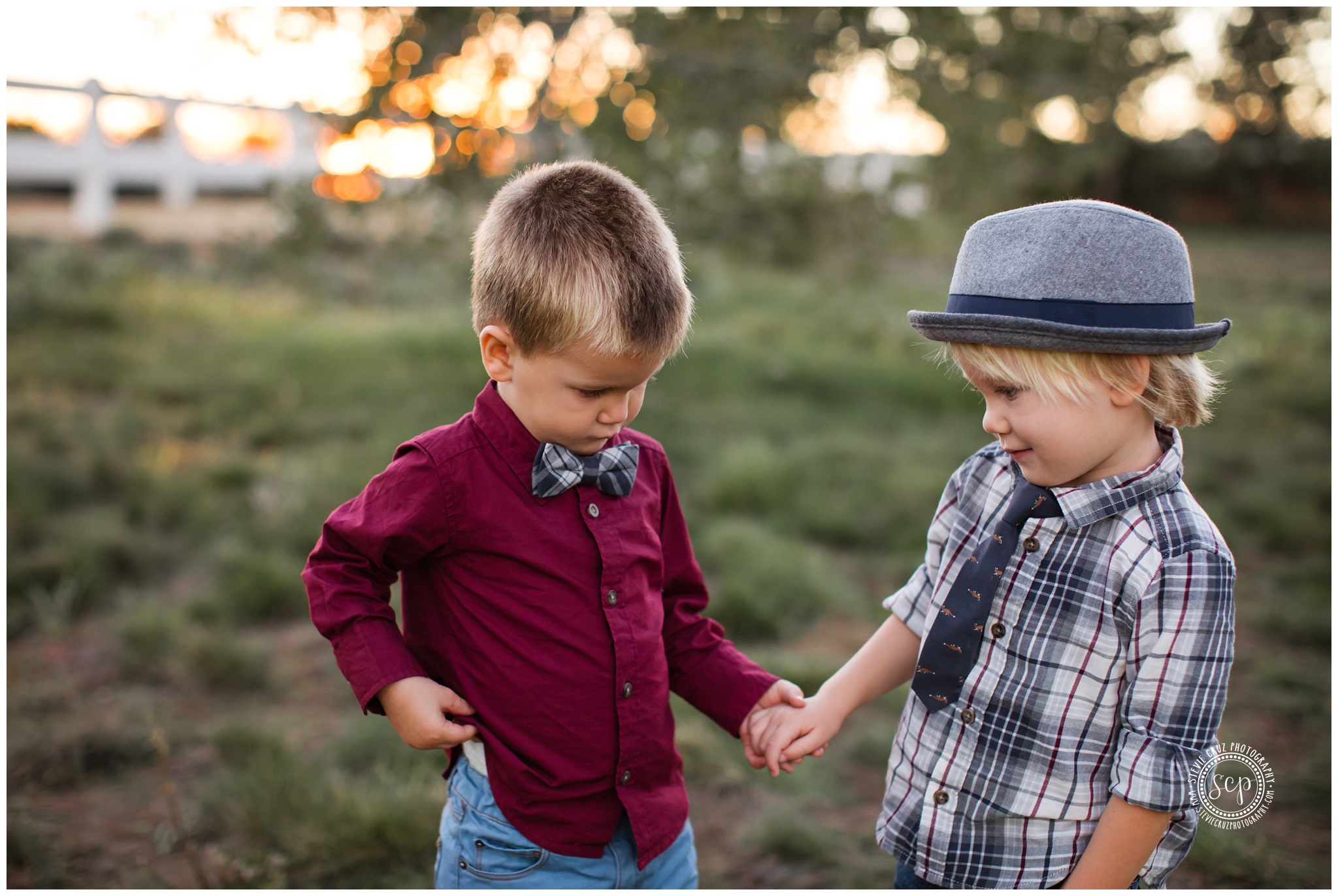 Photos of brothers during their family photography session by Stevie Cruz Photography