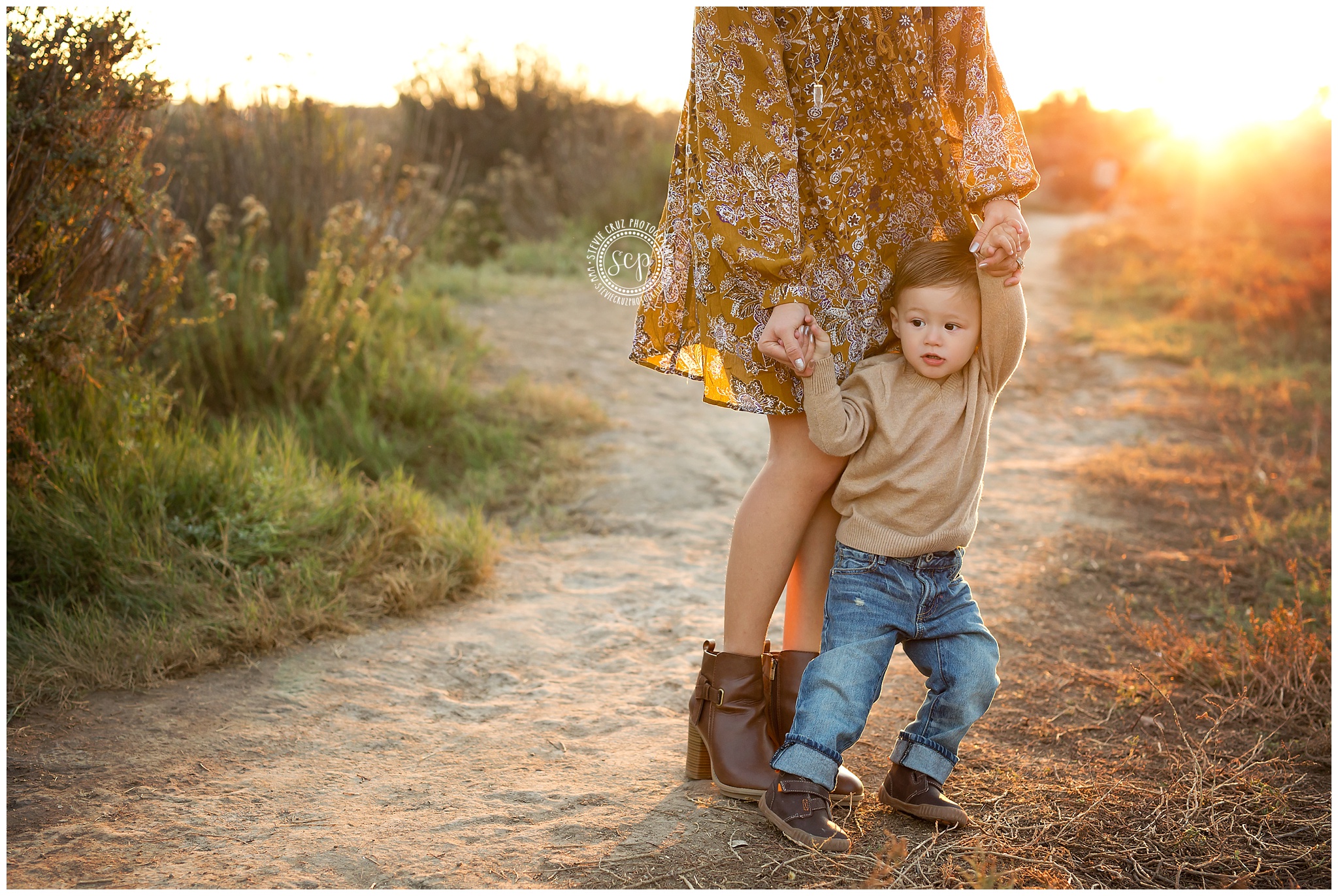 Love this free people style for fall family photos. Family photography by Stevie Cruz Photography.